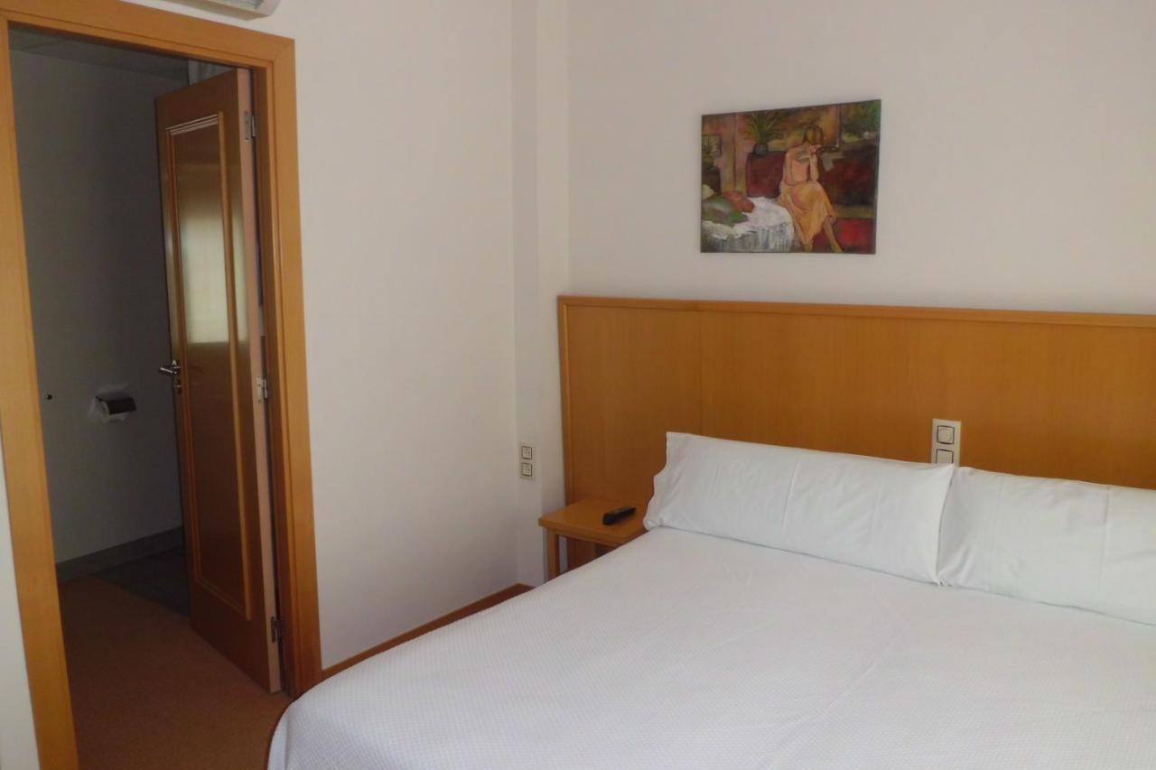 Hostal Palouet De Segarra Ngoại thất bức ảnh