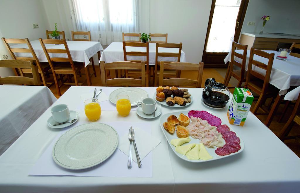 Hostal Palouet De Segarra Ngoại thất bức ảnh
