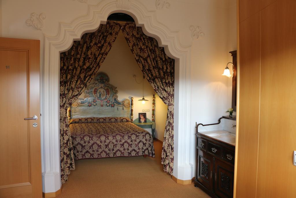 Hostal Palouet De Segarra Ngoại thất bức ảnh