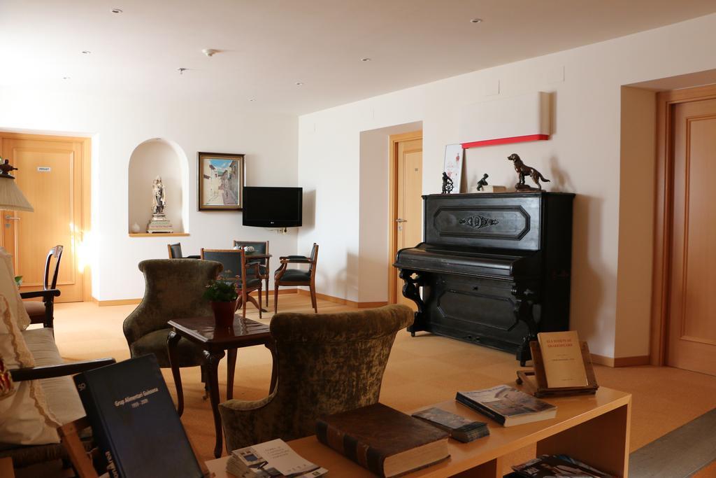 Hostal Palouet De Segarra Ngoại thất bức ảnh